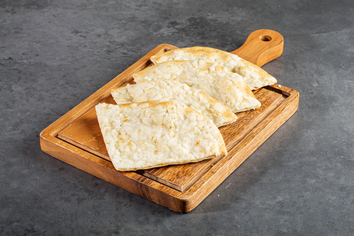 Akkawi cheese manakish