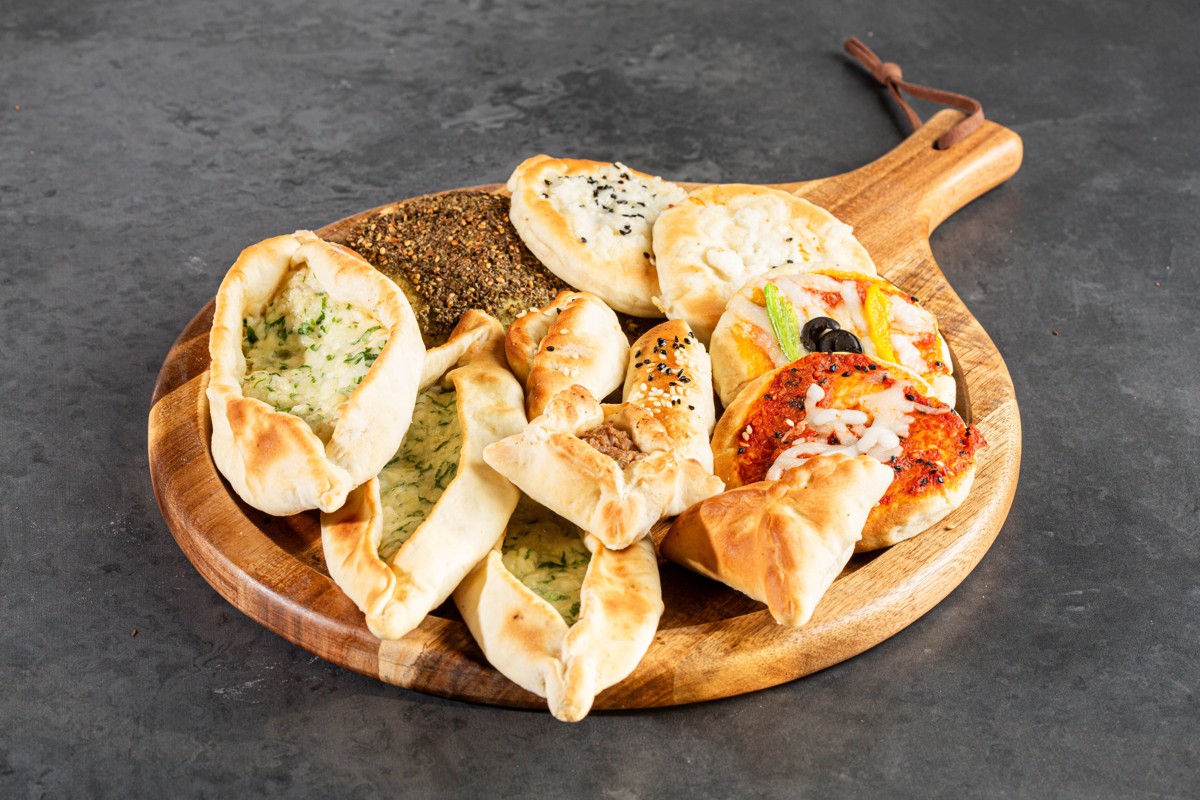 Mixed mini pastries box - 20 pieces