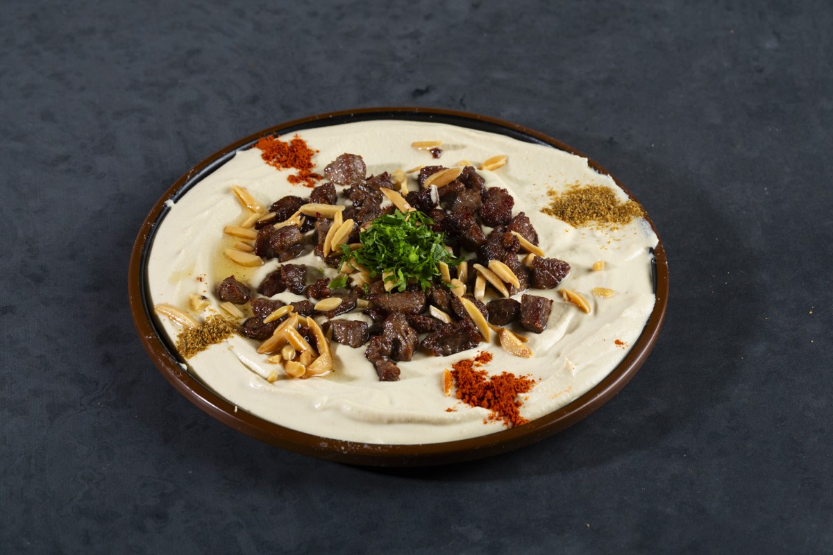 Hummus with meat