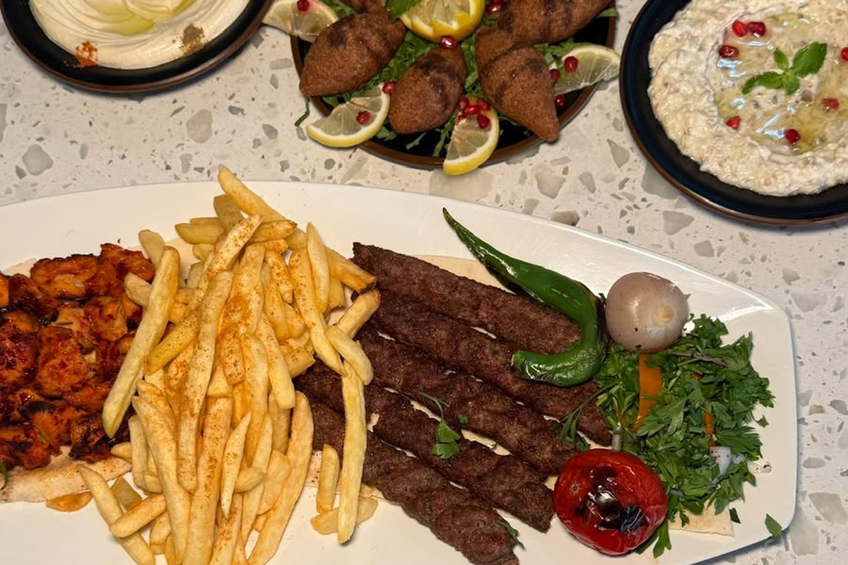 1/2 kg mixed kebab - meat and chicken